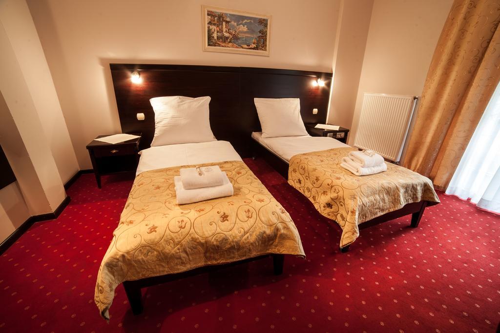 Hotel Maria Стшелин Экстерьер фото